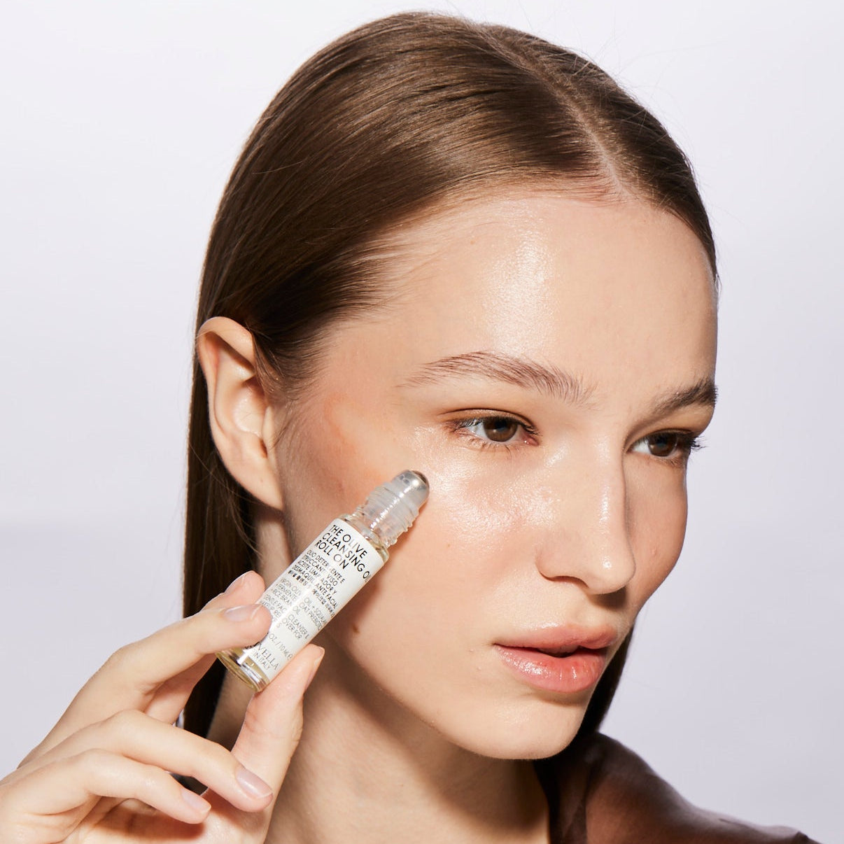 The Olive Cleansing Oil Roll-on - Olivella Europe