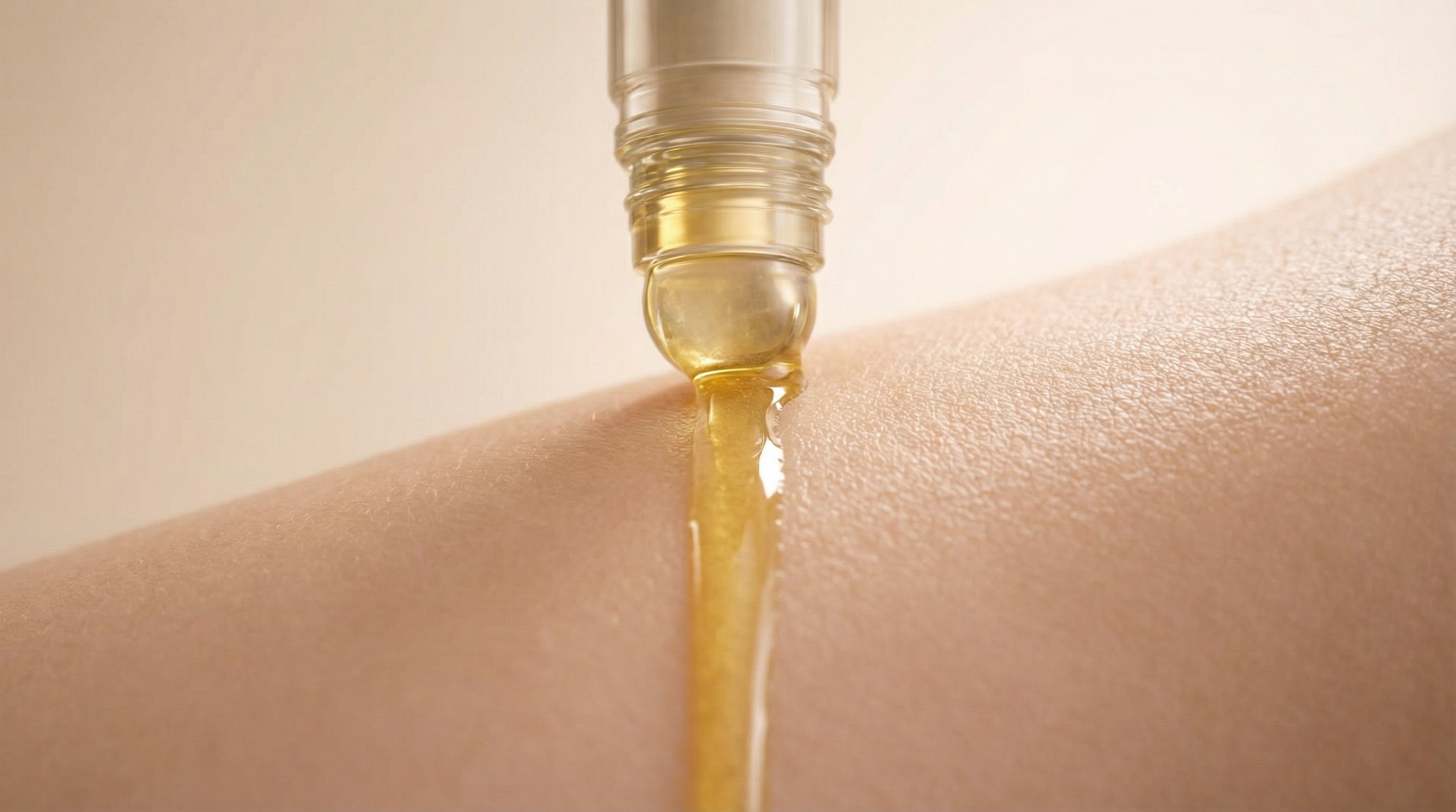 The Olive Cleansing Oil Roll-on - Olivella Europe